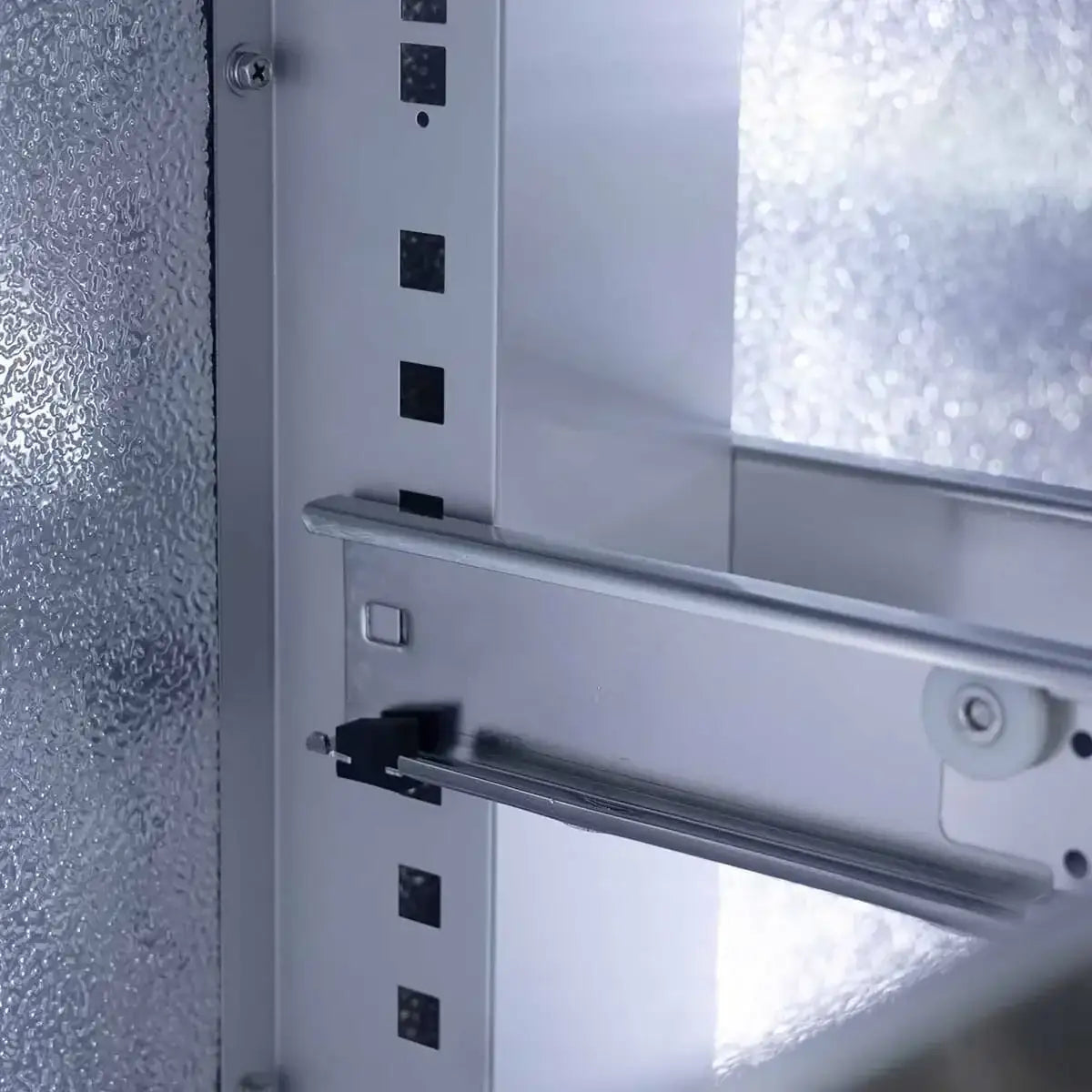 EASYLINE Barkühltisch schwarz / 4 Schubladen - 280 l