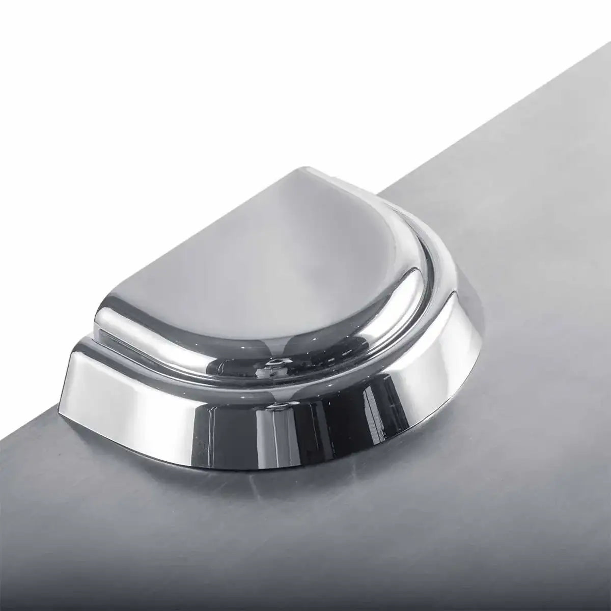 Edelstahl Möbelgleiter auf Gastronomie-Edelstahltisch, glänzend, robuste Ausführung