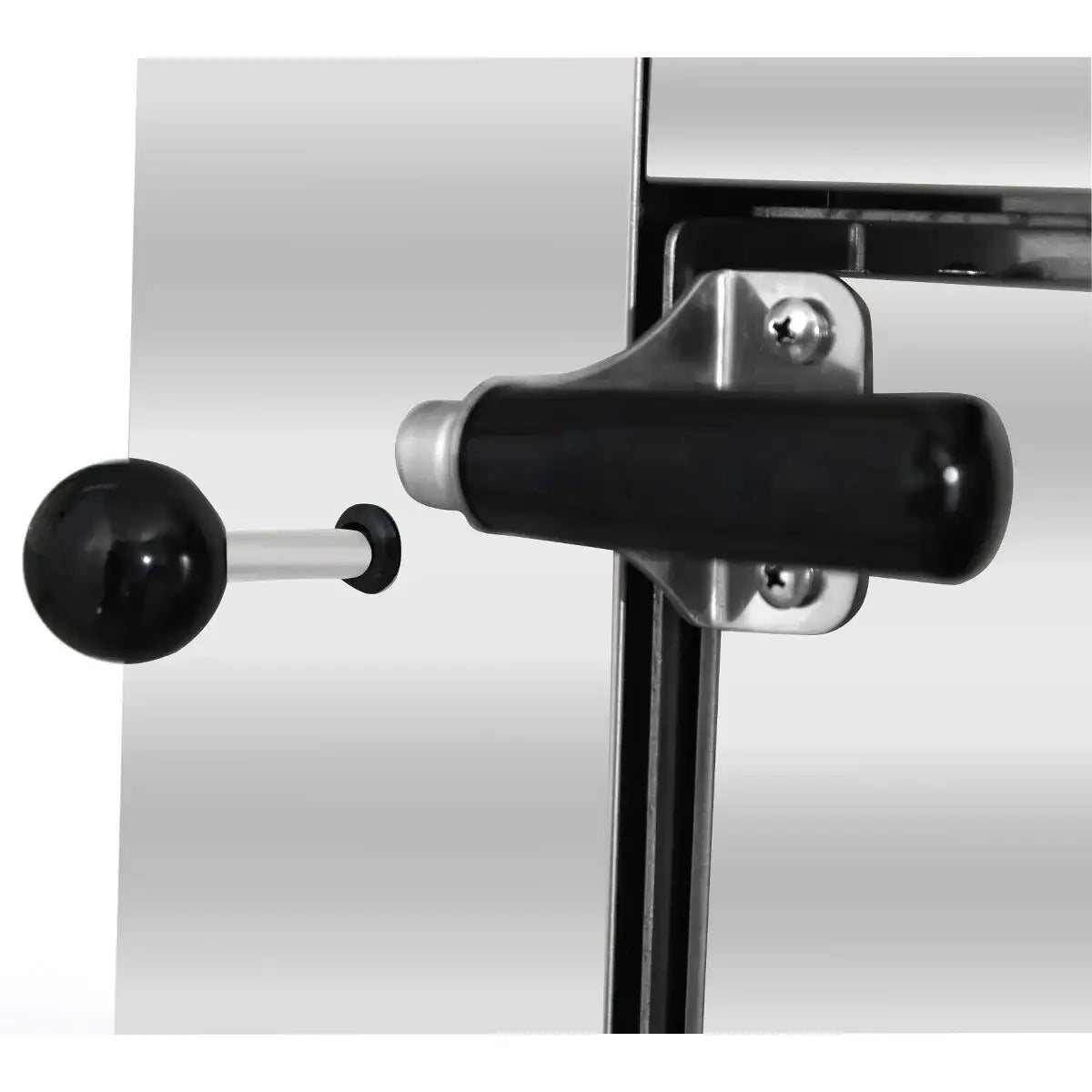 Schwarzer Bedienhebel an Edelstahl-Gastronomiegerät, Küchenprofi-Zubehör von Gastro-Bedarf24