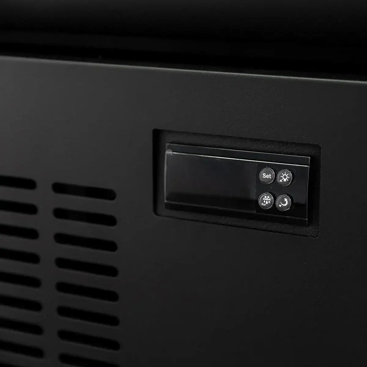 Schwarzes Gastronomiegerät mit digitalem Bedienfeld und Lüftungsgitter, Gastro-Bedarf24