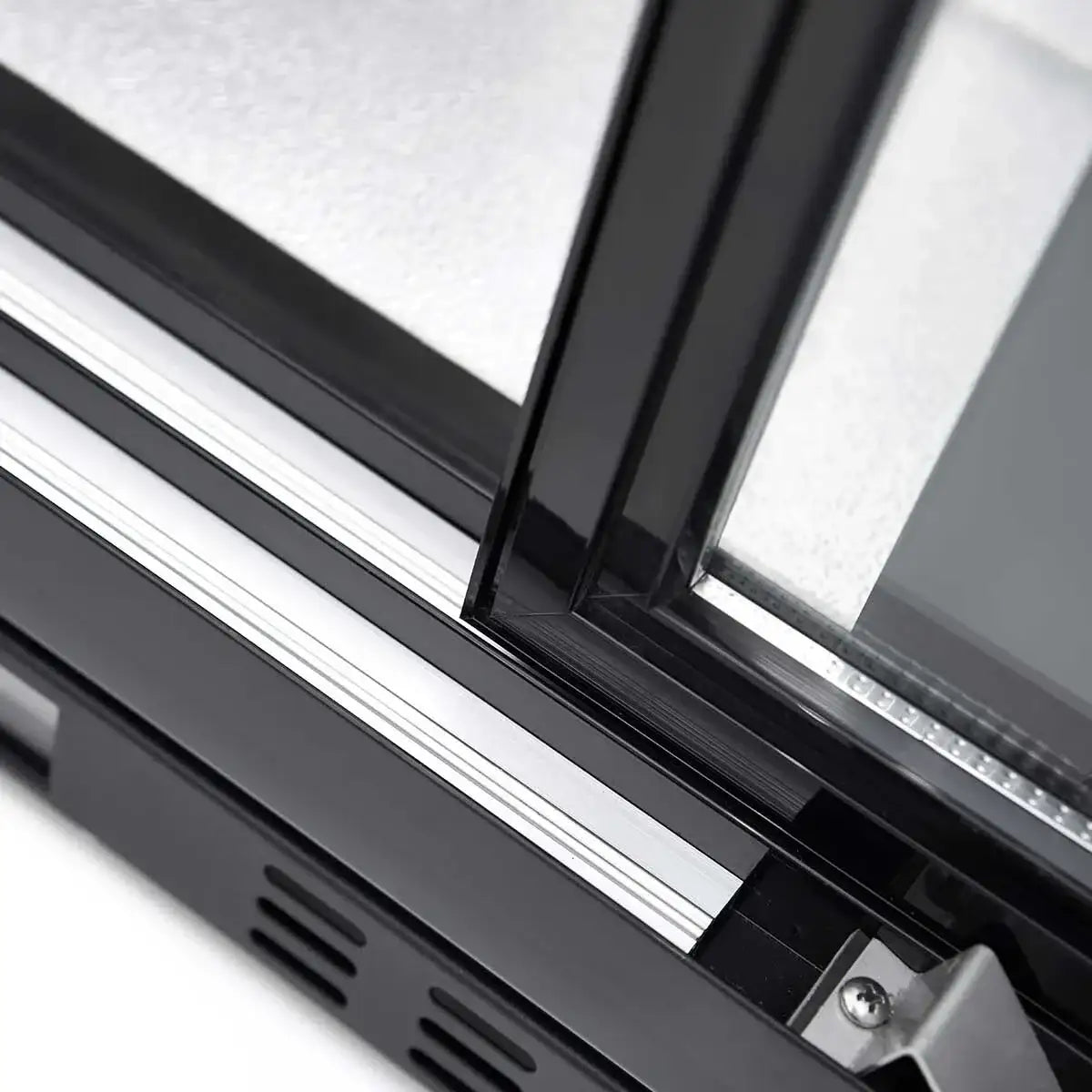 Detailansicht schwarze Glastür Gewerbekühlschrank Edelstahlrahmen Gastronomiebedarf