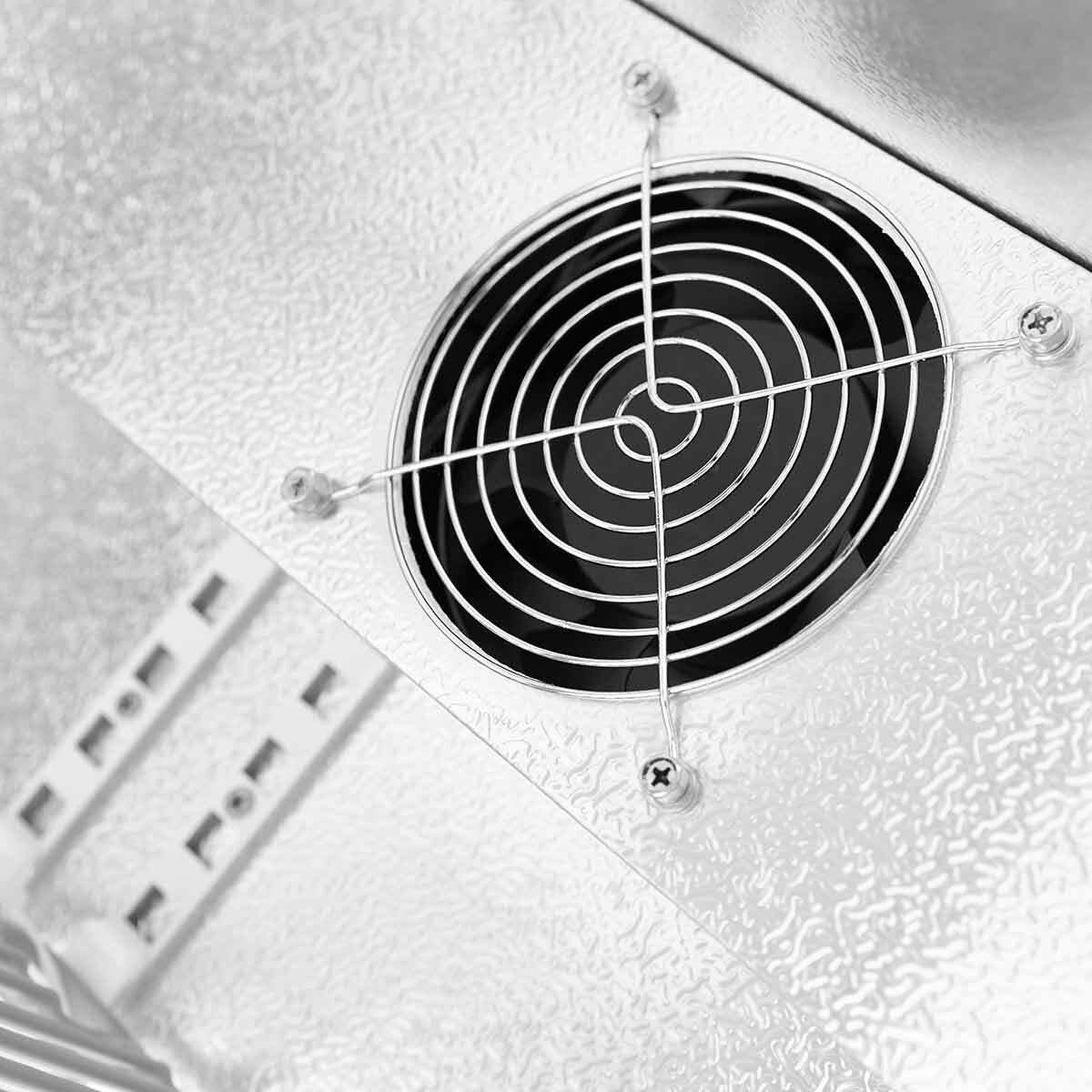 Detail eines Lüfters mit Edelstahlgitter, Gastronomiegerät von Gastro-Bedarf24