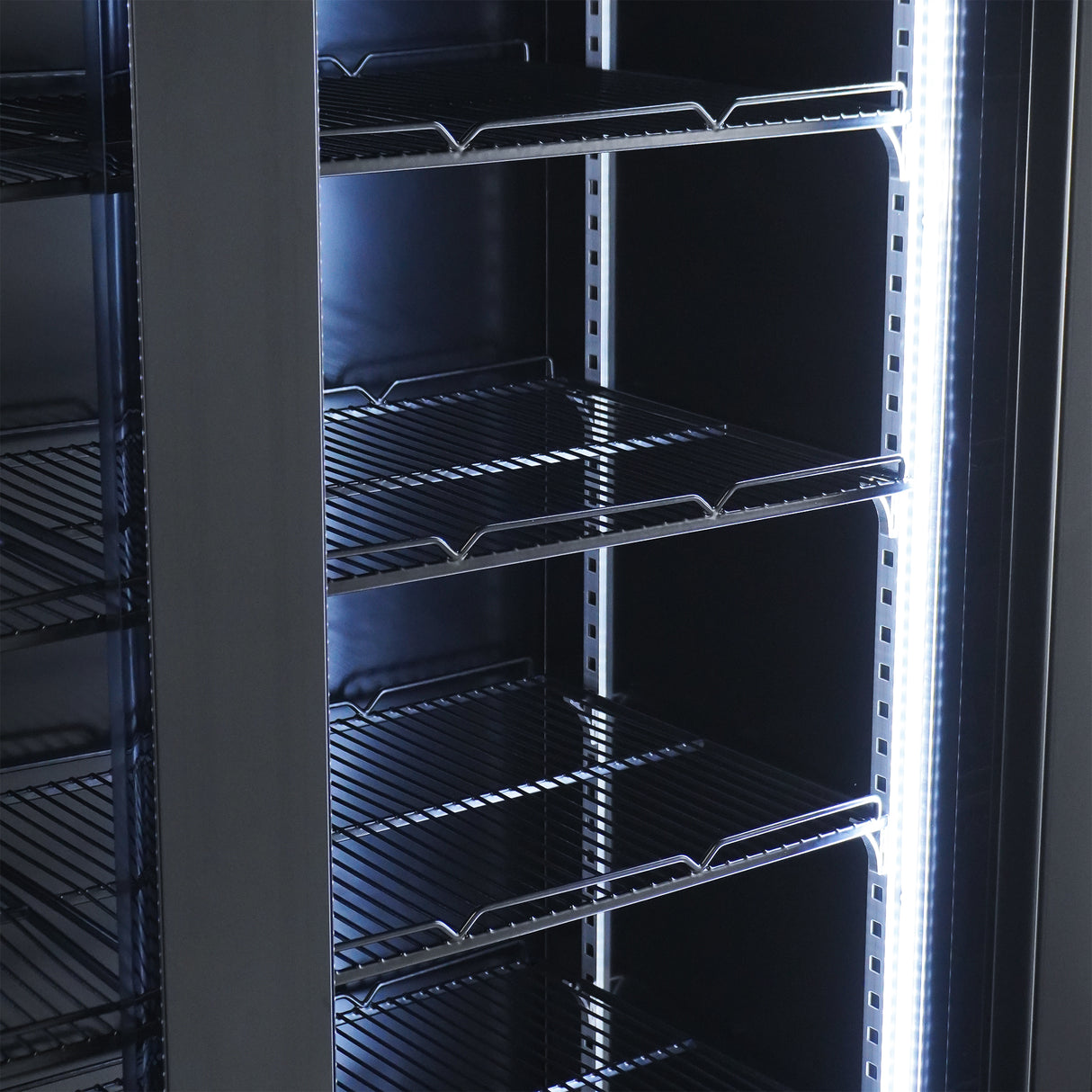 Kühlschrank 2 Glastüren Schwarz NAP-850 - 1120x597x2110 mm - 0.4 kW - Gastro-Bedarf24 GmbH