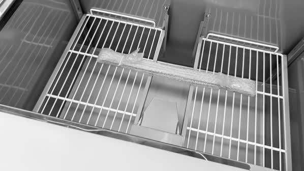 Saladette with glass top | 2 doors | Static cooling | 90x70x85(h)cm