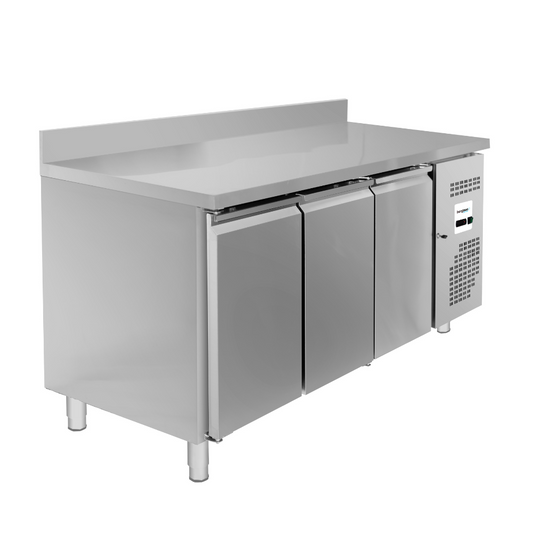 ECO Tiefkühltisch mit drei Türen und Aufkantung - 415 Liter