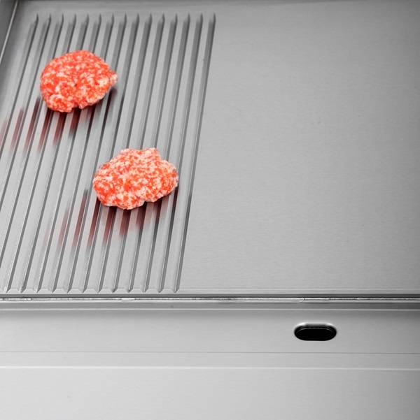 Gasgrillplatte – 1/3 GERILLT – 2/3 GLATT - 700x650x320 mm - 11,5 kW