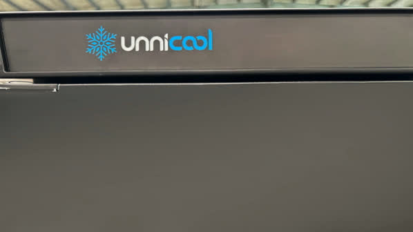 Schwarzer Kühlschrank – 600 l – +2 °C bis +10 °C