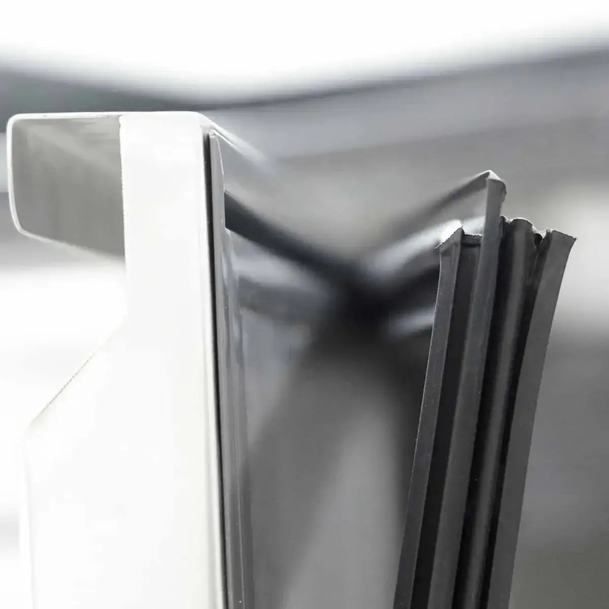 EASYLINE Pizzakühltisch 800 / 2-türig & 7 Schubladen "schwarz" inkl. Kühlaufsatz GN1/4