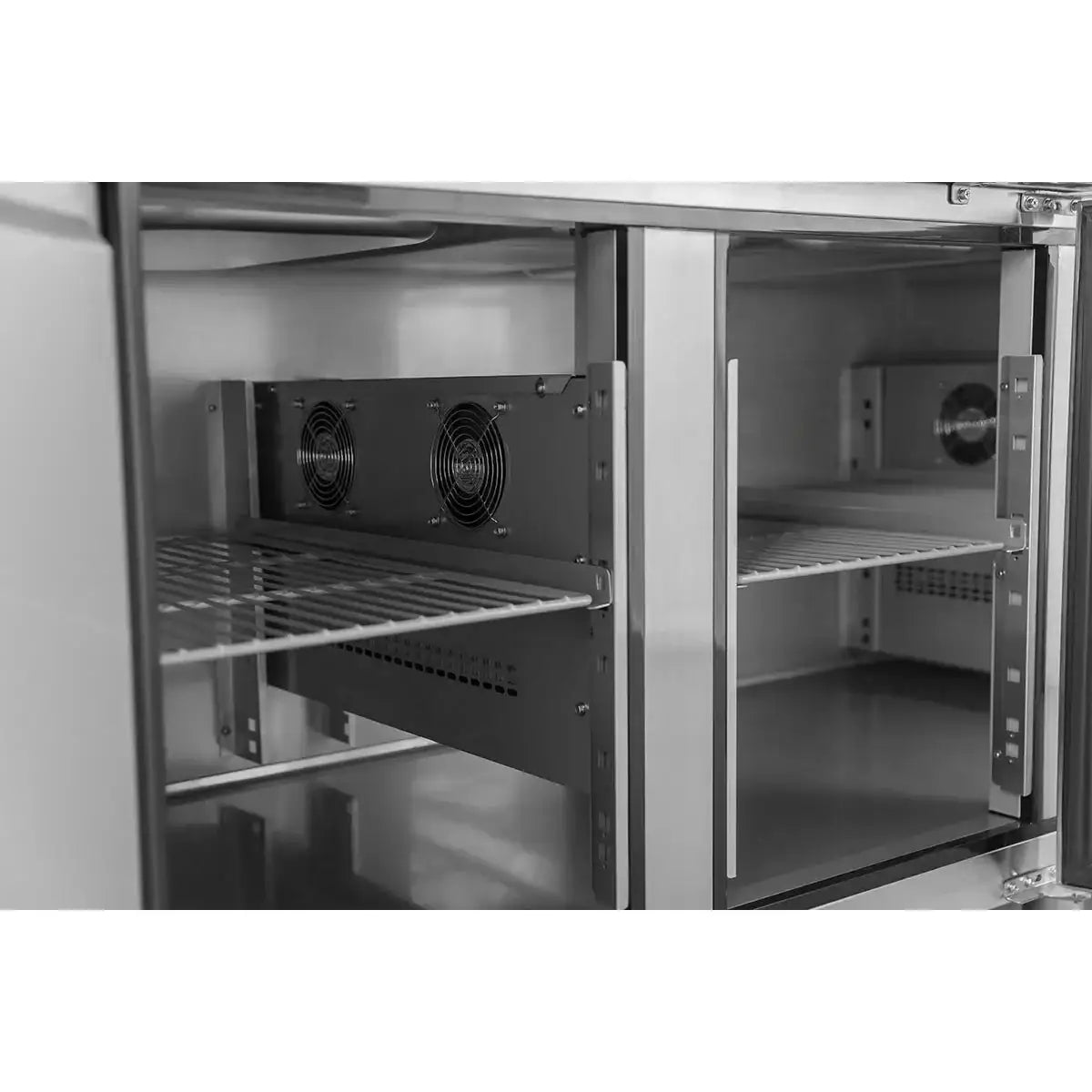 EASYLINE Zubereitungstisch / 4-fach mit Türen, Glasaufbau, für 6x GN 1/1 "grau", 2500 x 800 mm