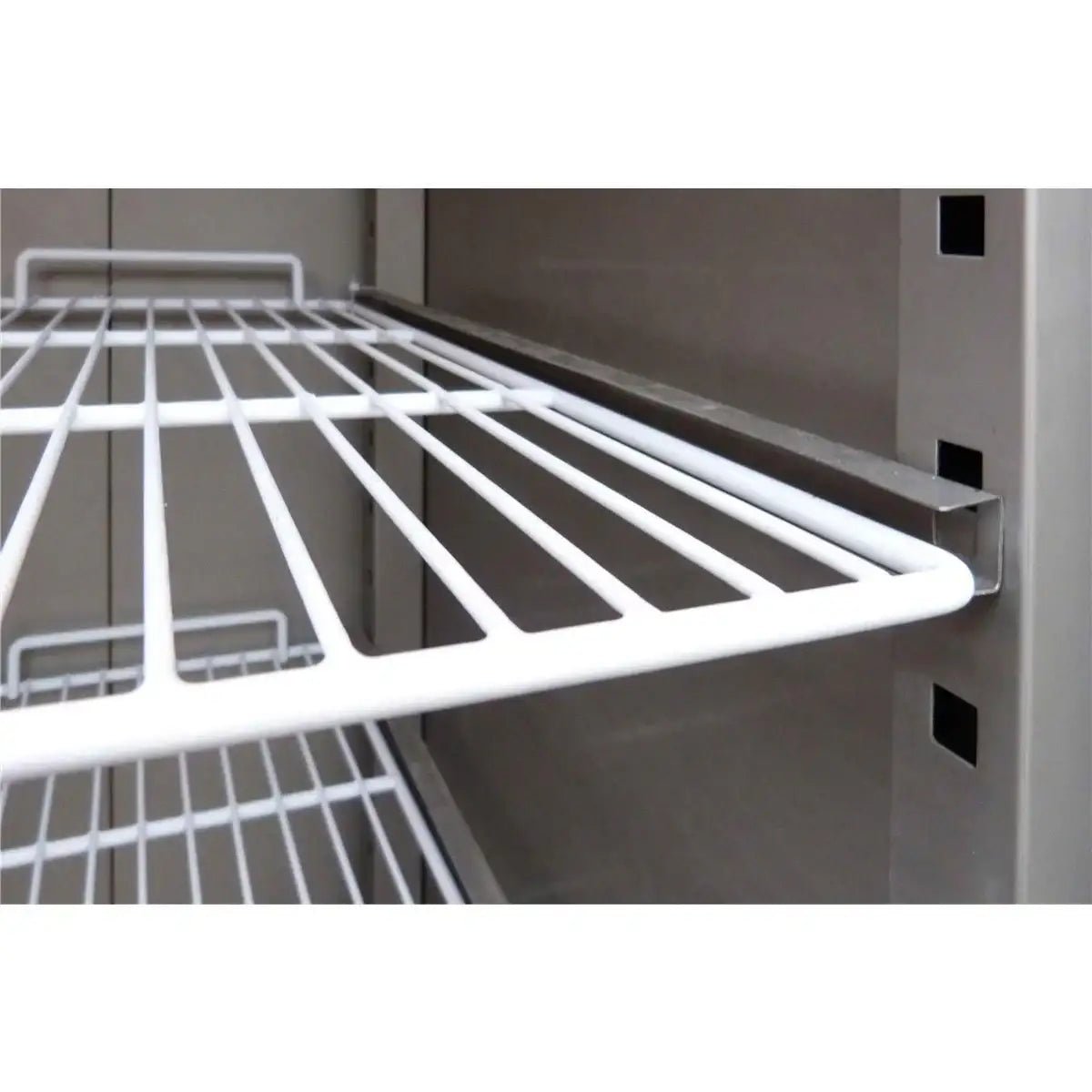 Edelstahlkühlschrank, Inhalt 1333 Liter, GN2/1 mit Räder - Gastro-Bedarf24 GmbH