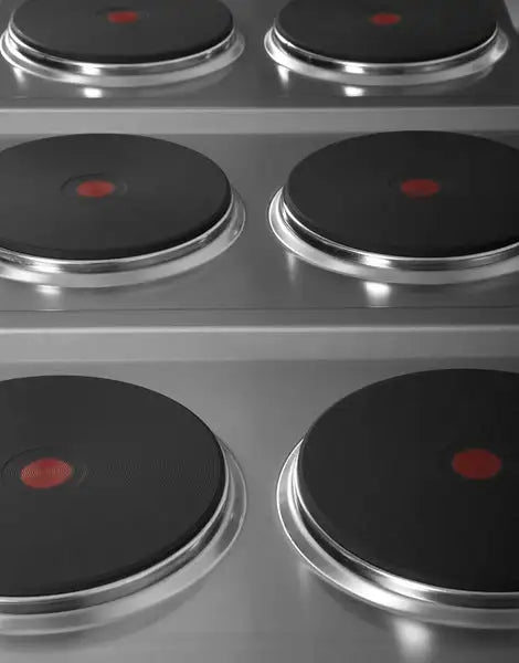Elektroherd mit 6 Kochfelder und 3 Türen - 1200x700x850/900 mm - 15,6 kW - Gastro-Bedarf24 GmbH