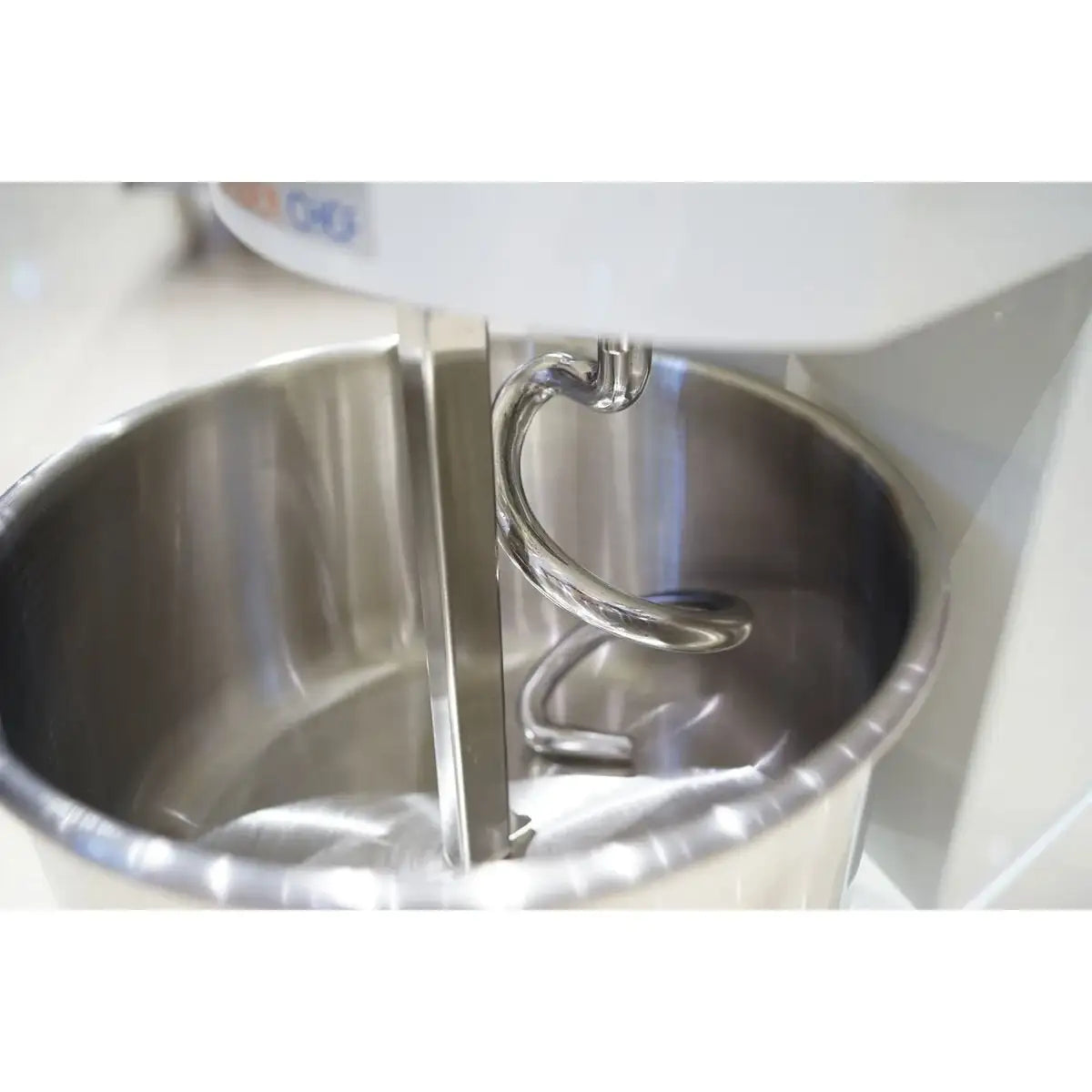 Teigknetmaschine abnehmbarer Kessel - 30 Liter / 400 Volt / 2 Geschwingkeiten, 795 x 445 mm - Gastro-Bedarf24 GmbH