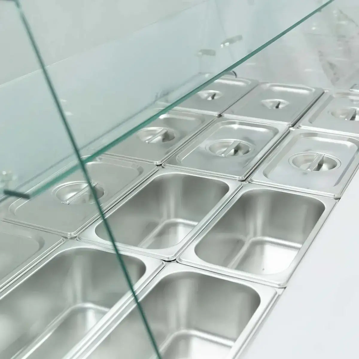 Edelstahl-Bain-Marie-Wannen mit Deckeln unter Glasabdeckung für Gastronomie