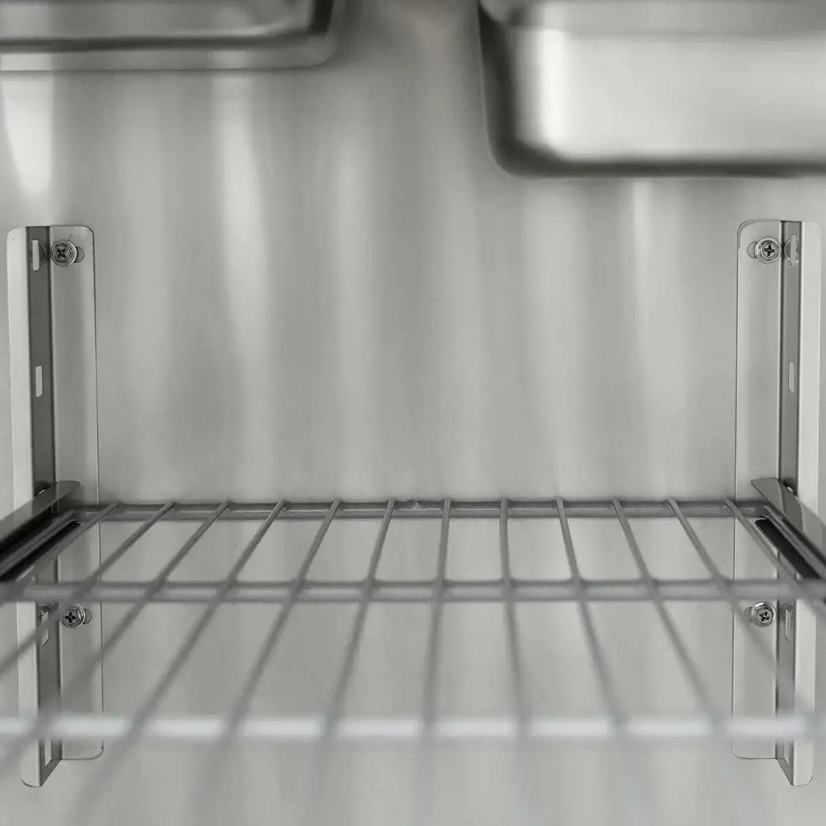 Edelstahl-Gastronomie-Regal mit Metallgitter für professionelle Kücheneinrichtung