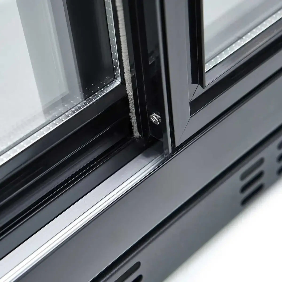 Detailansicht Glastür Gewerbekühlschrank Gastronomie Edelstahl schwarz