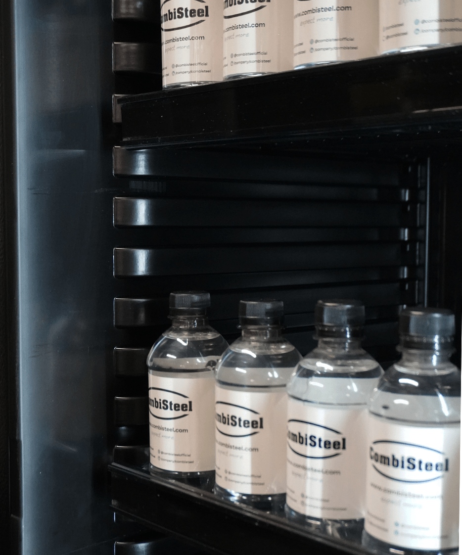 Kühlschrank 1 Glastür Schwarz Mit Canopy SVE-450 Blc - 650x543x1953 mm - 0,23 kW - Gastro-Bedarf24 GmbH