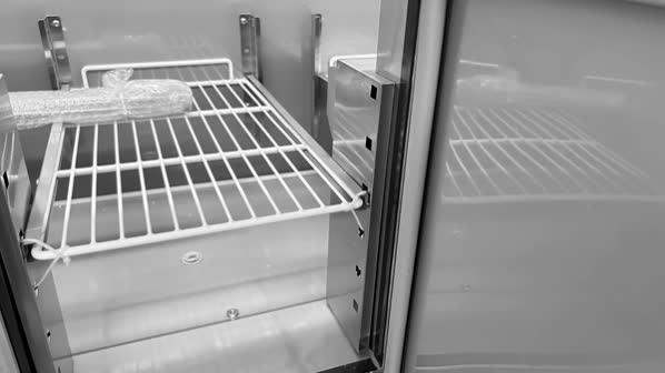 Saladette with glass top | 2 doors | Static cooling | 90x70x85(h)cm