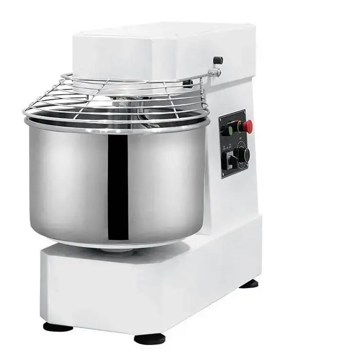 Teigmaschine aus Edelstahl für Gastronomie, professionelle Küchenmaschine auf weißem Hintergrund