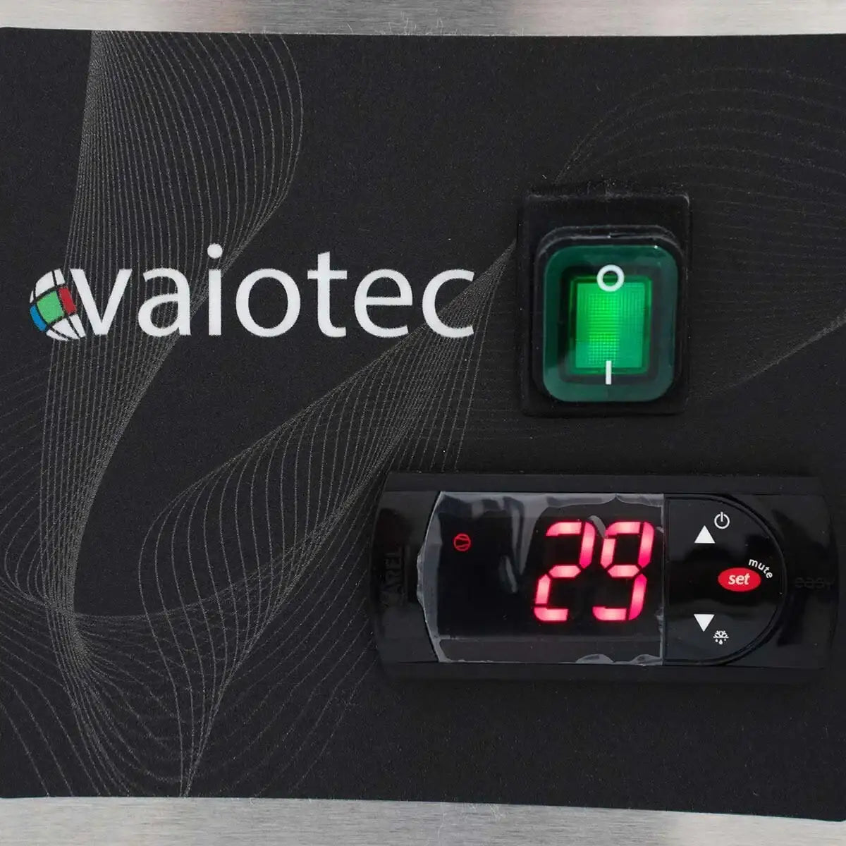 Vaiotec Kühlgerät Bedienfeld mit digitaler Anzeige 29°C und grünem Ein/Aus-Schalter