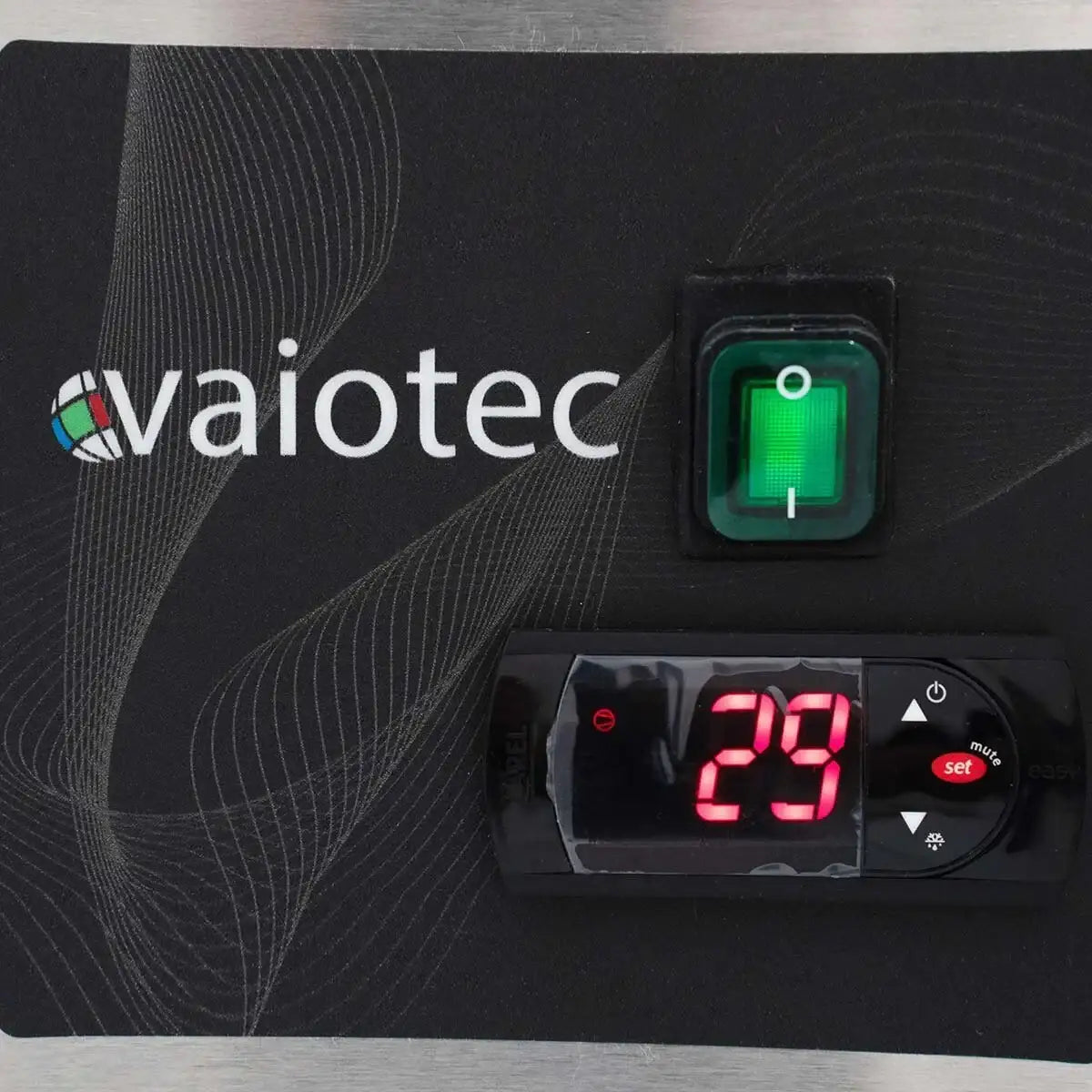 Vaiotec Bedienfeld mit digitaler Anzeige und grünem Power-Button für Gastronomiegeräte