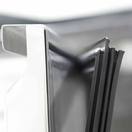 EASYLINE Pizzakühltisch 800 / 2-türig & 7 Schubladen "schwarz" inkl. Kühlaufsatz GN1/4 - Gastro-Bedarf24 GmbH
