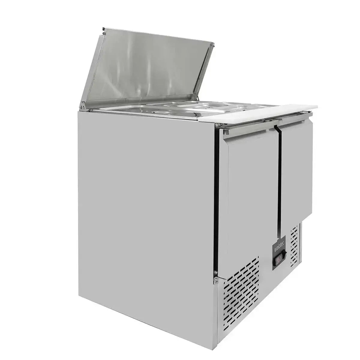 Edelstahl-Gastro-Kühlschrank mit geöffnetem Deckel und Kühlbehältern
