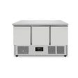 Gekühlte Werkbank | Räder und 3 Türen (1/1 GN) | +2°C / +8°C | 137x70x85(h) cm - Gastro-Bedarf24 GmbH