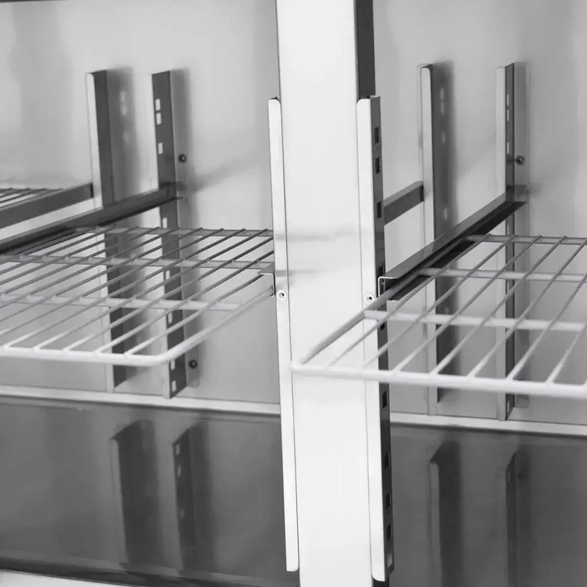 Kühltisch / 2 Türen & 4 Schubladen inkl. Aufkantung - Monoblock, 2230 x 700 mm - Gastro-Bedarf24 GmbH