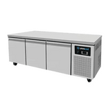 Kühltisch mit Räder | Niedriges Modell | 3 Schubladen (1/1 GN) | 1610 x 700 x 600 (h) mm - Gastro-Bedarf24 GmbH