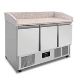 Pizzawerkbank mit Räder | 350 L | 3 Türen (1/1 GN) | +2 °C bis +8 °C - Gastro-Bedarf24 GmbH