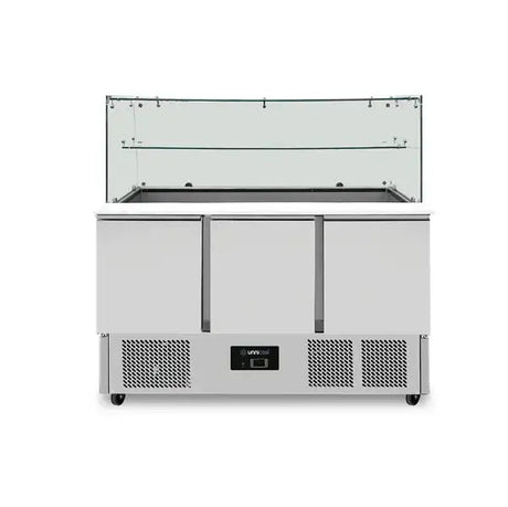 Saladette mit Glasplatte | 3 Türen | Statische Kühlung | 137x70x85(h)cm - Gastro-Bedarf24 GmbH