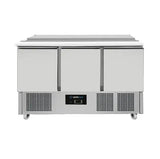 Saladette mit Räder – Compact Line, 3 Türen | GN-kompatibel - 1370 x 700 x 870 mm - Gastro-Bedarf24 GmbH