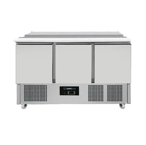Saladette mit Räder – Compact Line, 3 Türen | GN-kompatibel - 1370 x 700 x 870 mm - Gastro-Bedarf24 GmbH